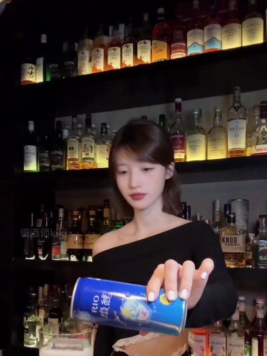 其实我的第一口鸡尾酒也是RIO微醺