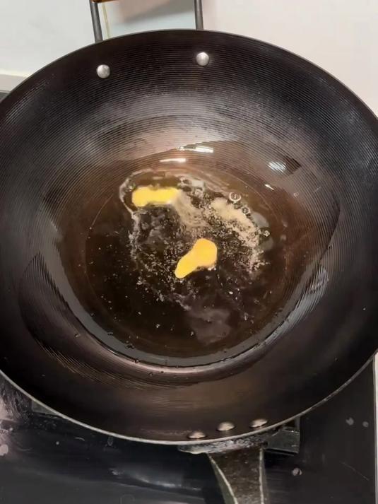 黄芪鲫鱼汤进阶做法:慢炖 vs 快煮,哪种更养生?