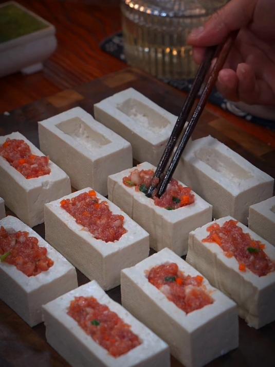 今天教大家做一个肉酿豆腐的做法