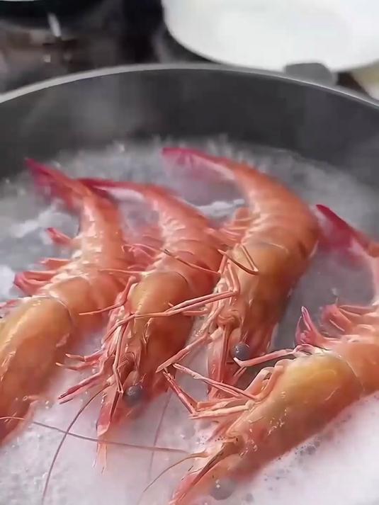 新鲜海捕太扎实!黑虎虾肉厚得像小肉段,清蒸鲜甜到爆～