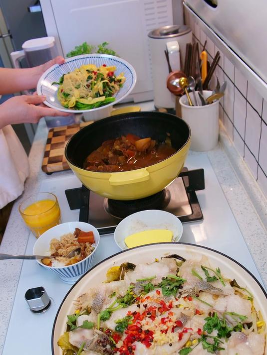 不点外卖在家吃饭,酸菜鱼 咖喱牛肉 凉拌菠菜 我也太会做饭了吧