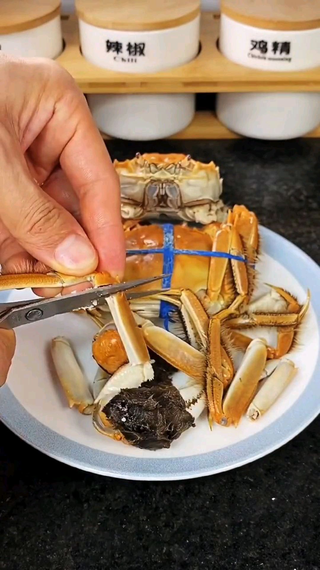 清蒸大闸蟹,好吃到上头,这样做,怎么吃都吃不够,内有蘸料教程