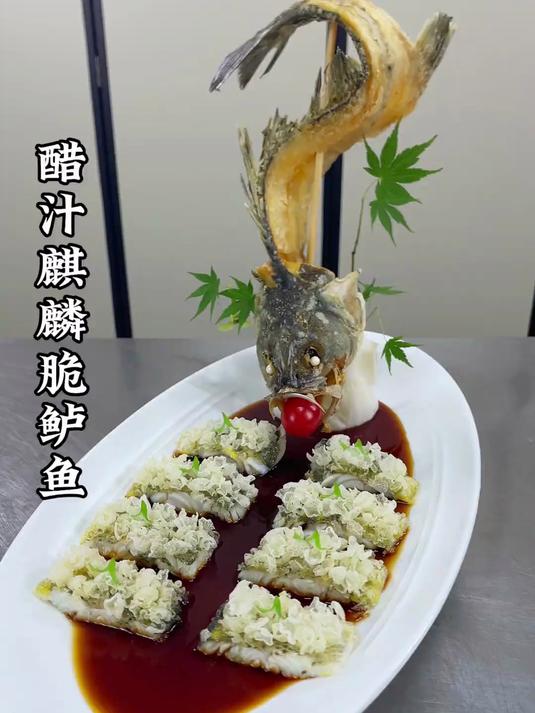 普通的鲈鱼也能做出不一样的创意美食 皮脆肉嫩 摆盘高端大气
