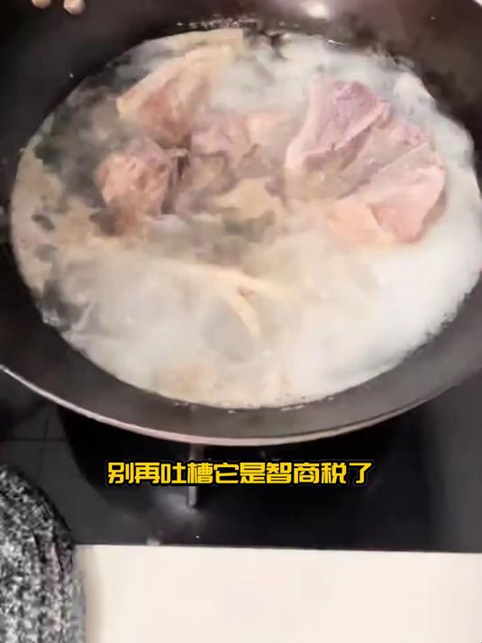 冬季养生必备:茶树菇排骨汤暖身又健脾