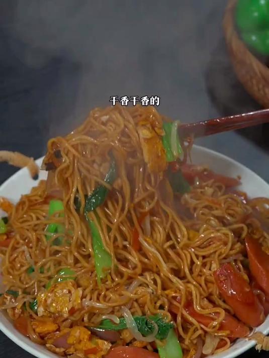 这是我家小朋友一周要吃八次的炒面做法，干香筋道真的好好吃