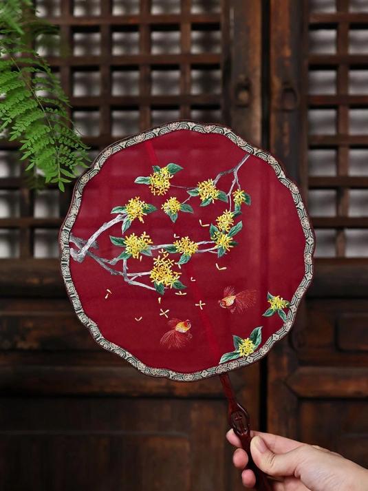 金秋10月送「桂花金鱼扇」,让桂花的香、金鱼的灵,都凝在这把团扇上
