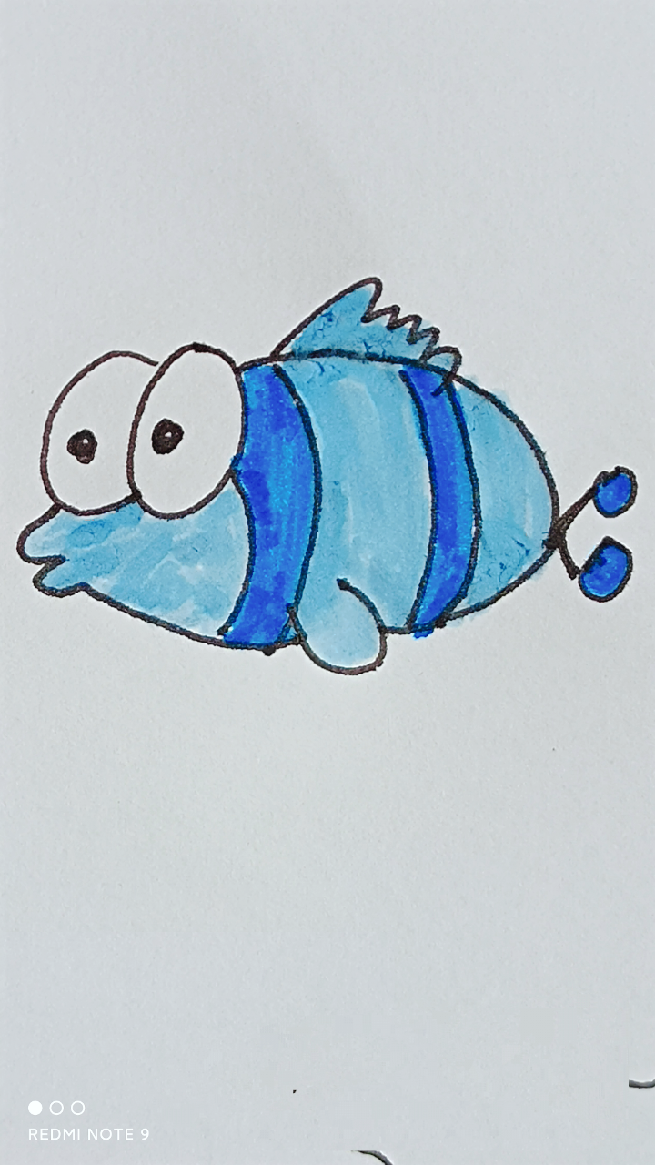 蓝色的鱼简笔画