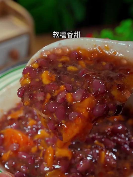 夏天到了,女孩子试试这个红豆西米露吧