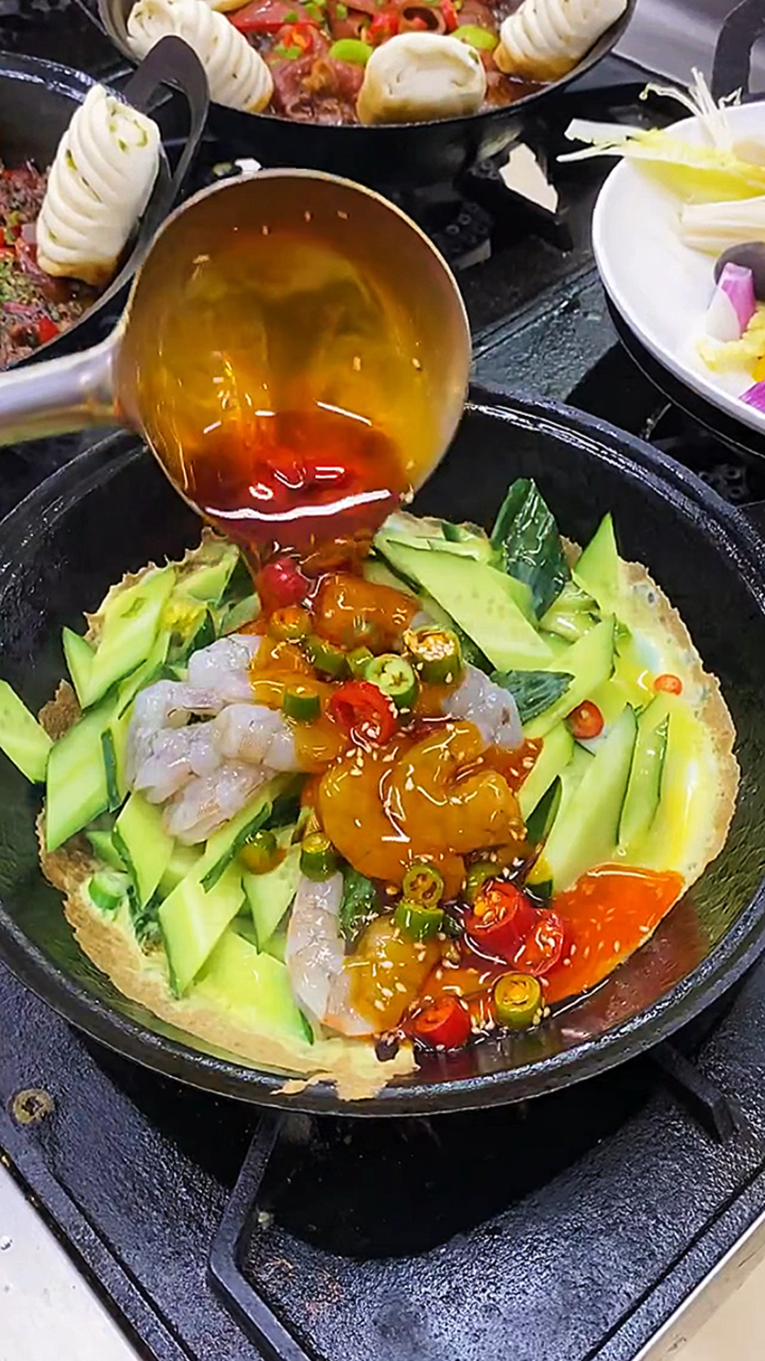 红油虾仁煲仔锅