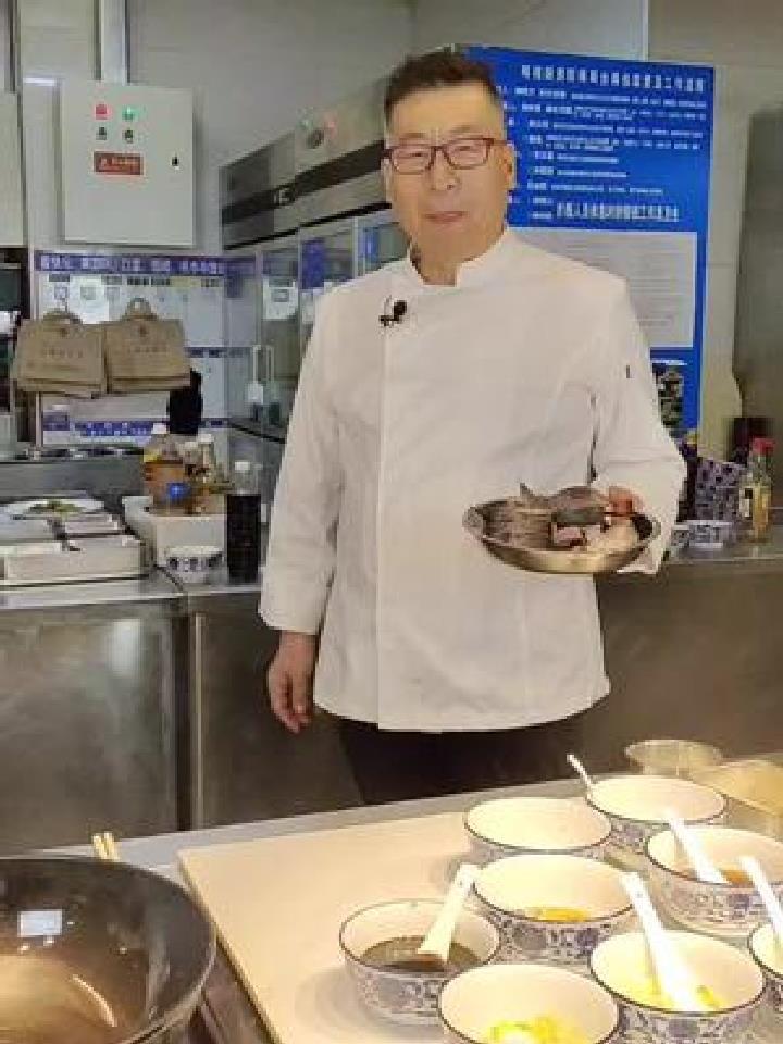 石万荣大师教你在家里做辣烧皖鱼