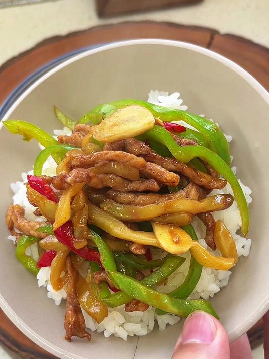 超级好吃下饭的榨菜炒肉丝