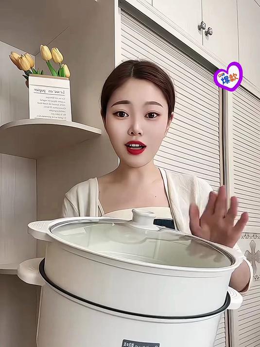 这个价到手一个4.5升的电煮锅，还配一个蒸笼，煎炒蒸煮都可以