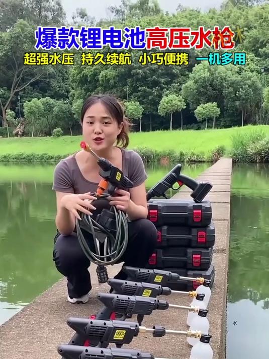 不用插电和接线,一桶水、一个 志高洗车机,就能开始洗车
