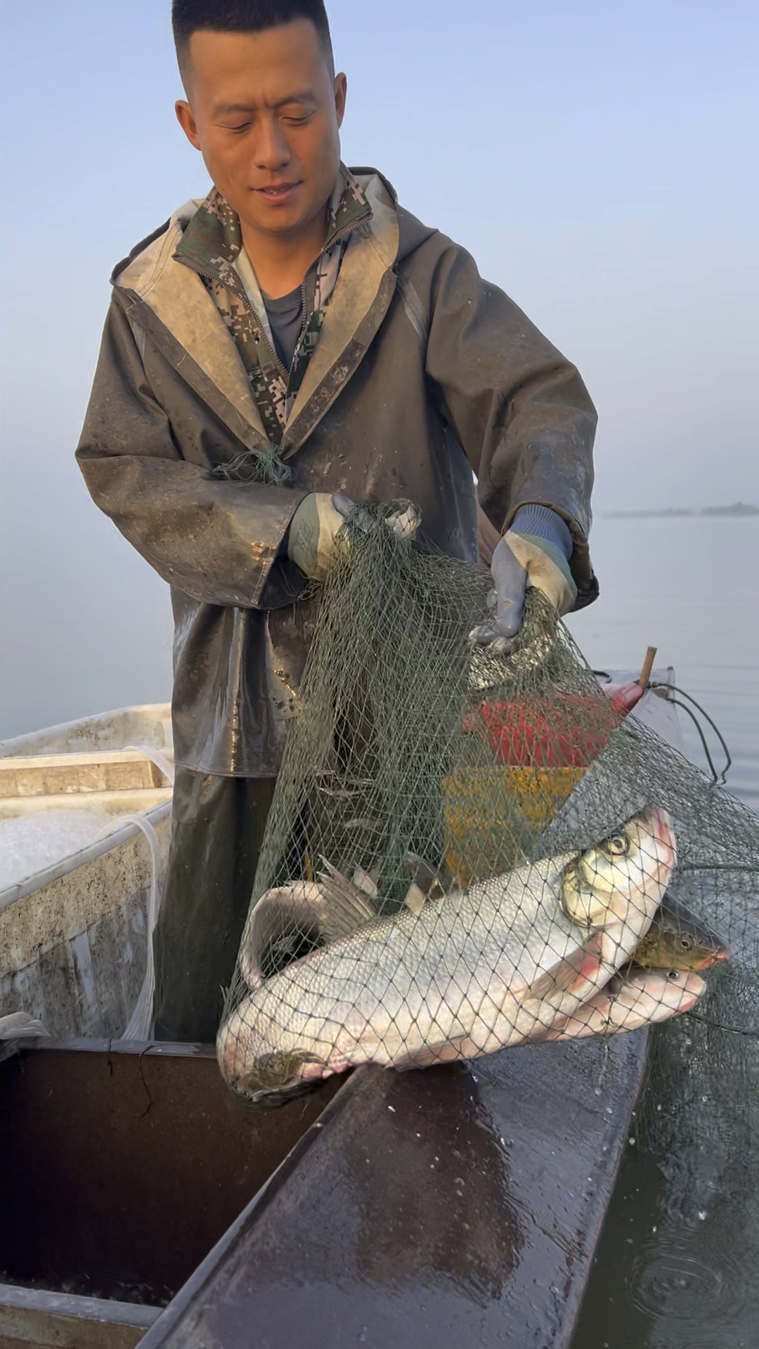 查干湖捕翘嘴大白鱼