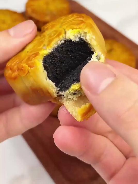 黑豆沙月饼用柴火制,豆香能尝出来