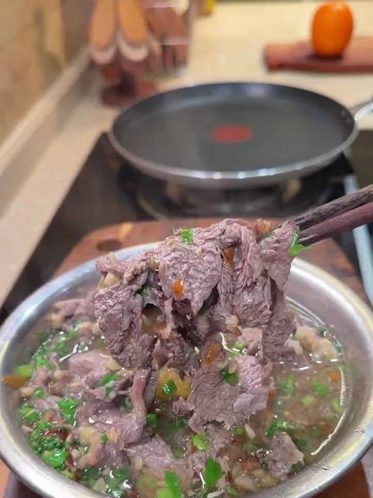 今天做的他很喜欢吃的牛肉汤，做法很简单