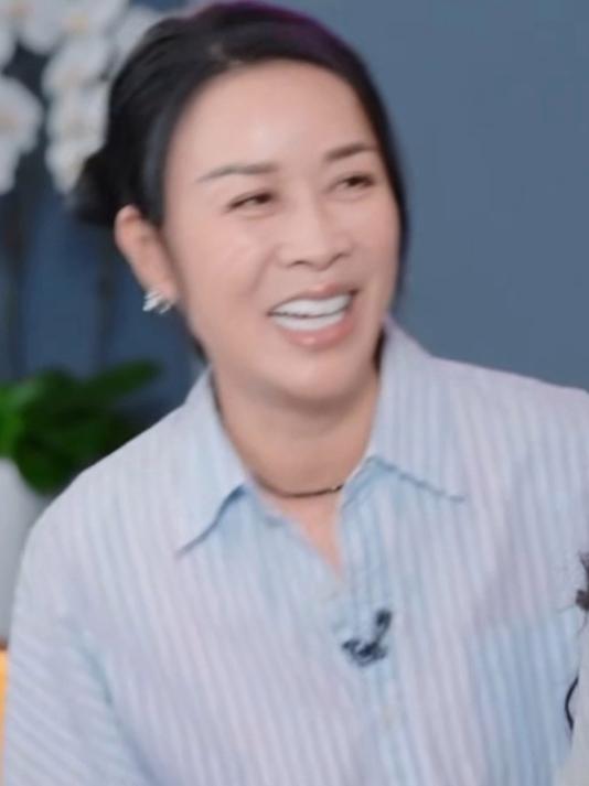 张雅琪手机壁纸惨遭马思纯调侃,下秒直接读壁纸内容,李沁爆笑