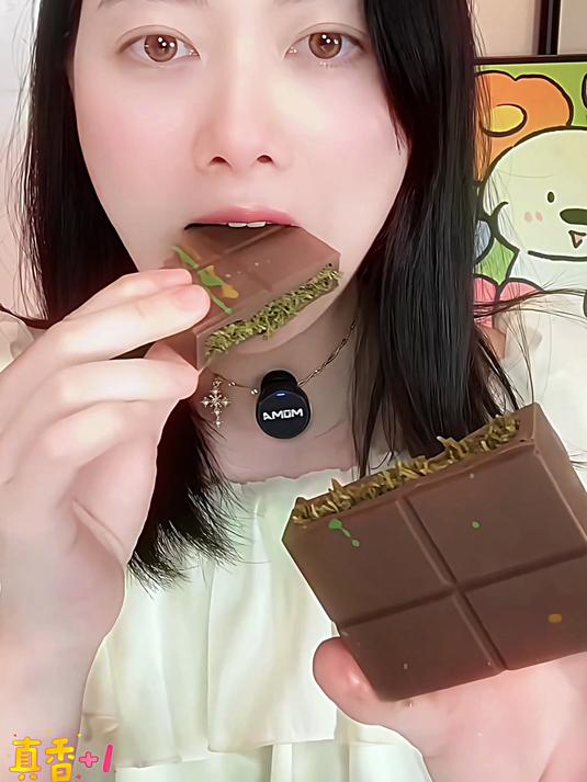 我也吃到这个超火的迪拜巧克力了！果然不一般的好吃呀！