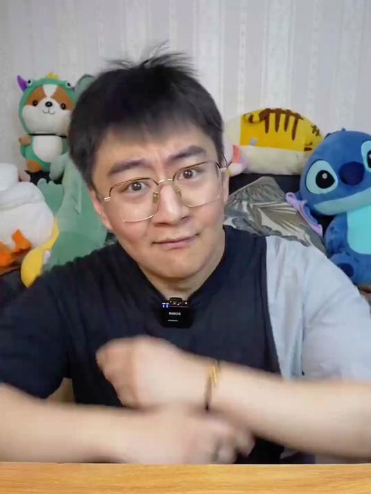 番茄麻辣锅涮龙虾土豆粉加蟹柳肥牛方便面加火龙果虾滑