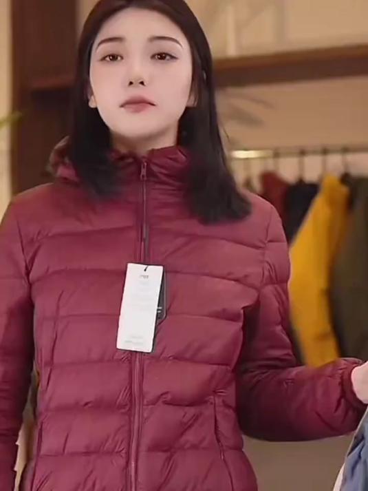 新款轻薄羽绒服女士立领连帽短款轻便超轻大尺码薄款外套