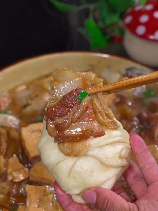 白菜炖粉条热呼呼的真好吃