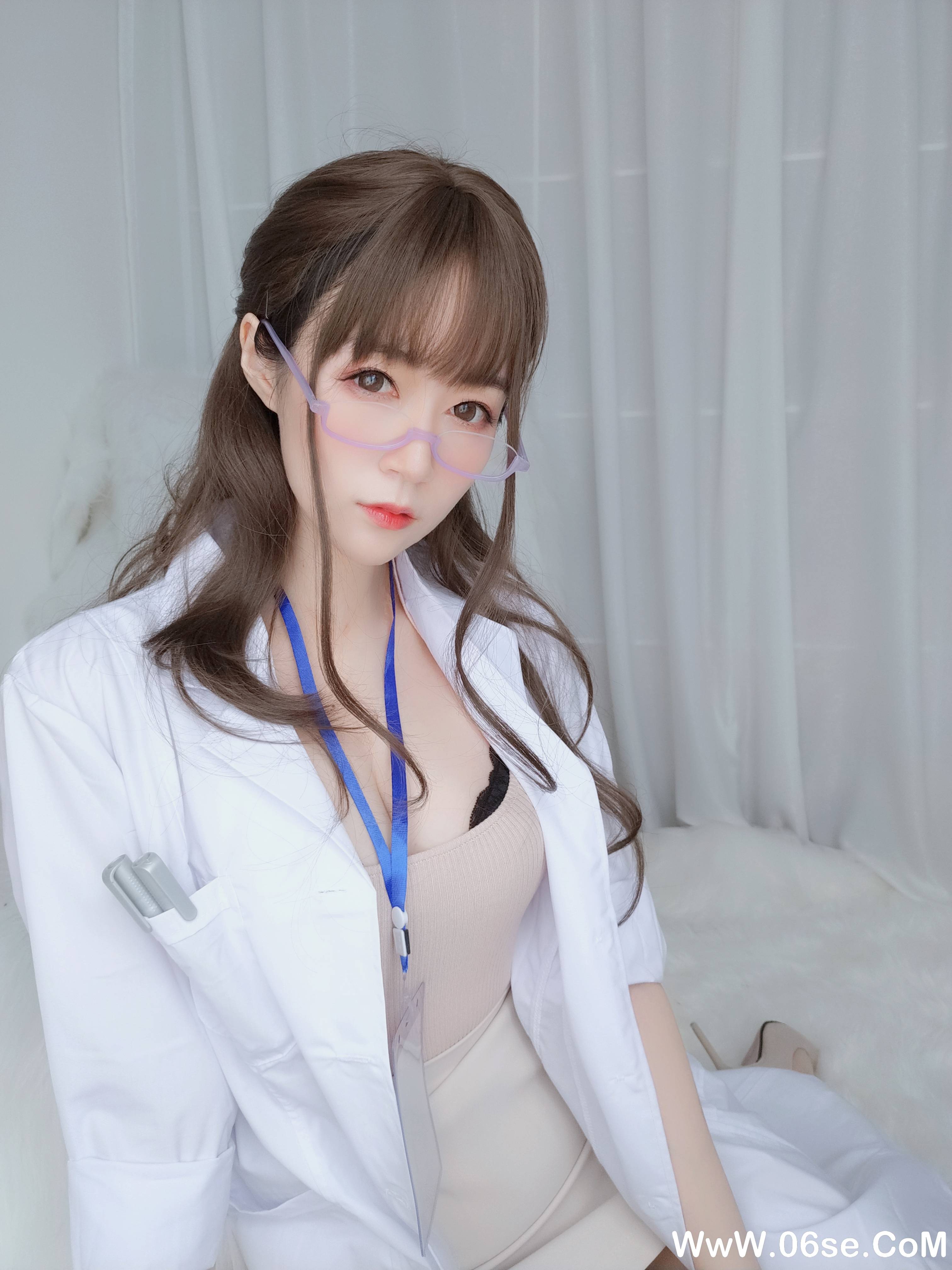图片[113]-Coser小姐姐白银 NO.060 – 私人医生[159P+6V1.03G]-六色网