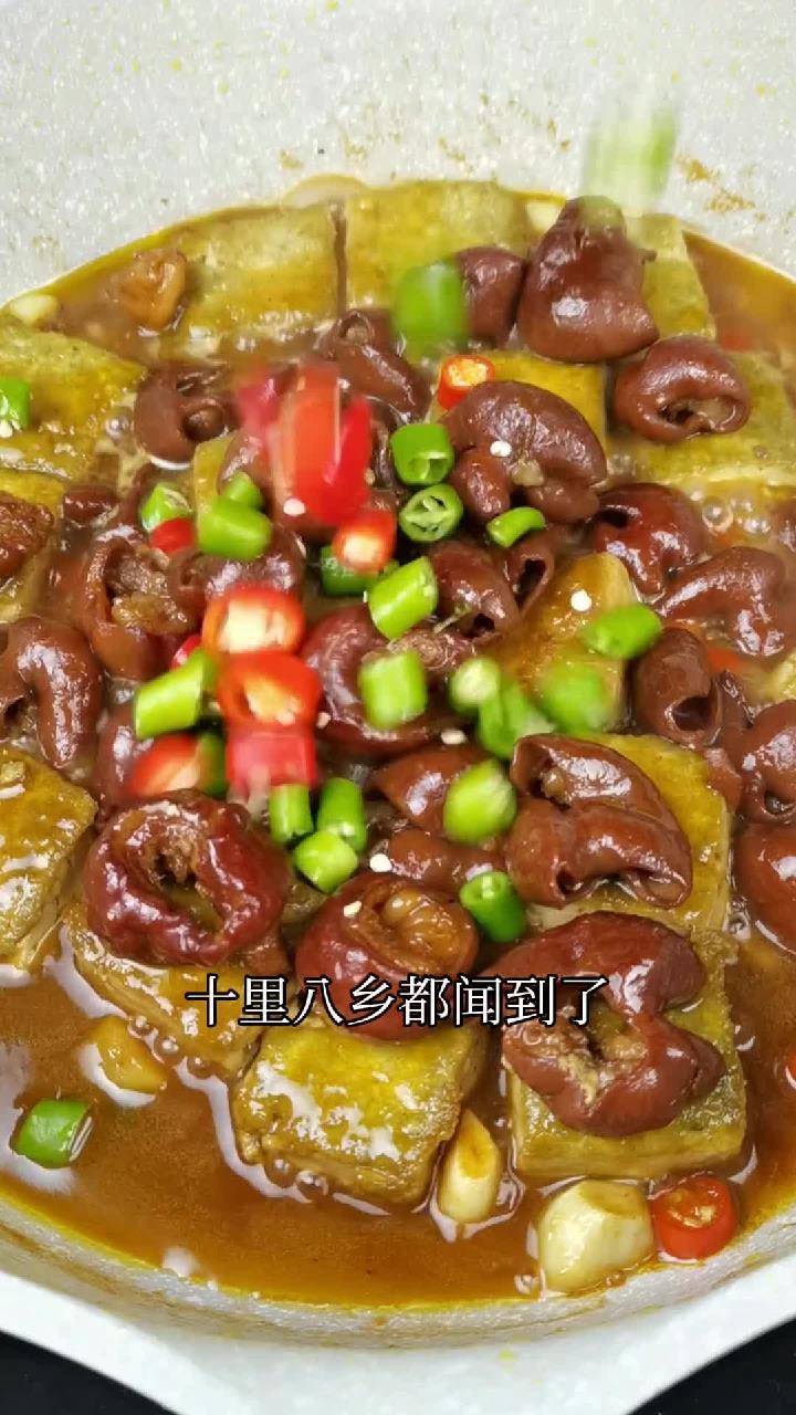 别总是炸着吃,蒸着吃了?臭豆腐肥肠这样做,隔壁村都能闻到香味,简单易学,赶紧收藏