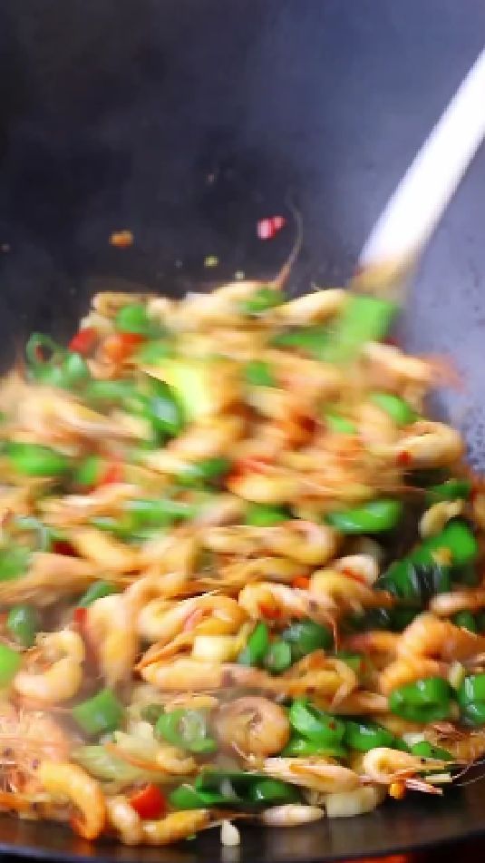 青椒炒河虾的做法