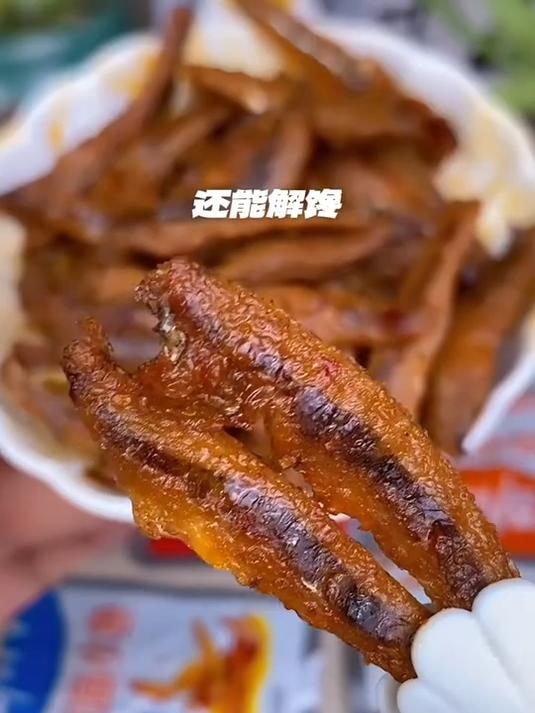 劲仔小鱼辣味即食美食美味香辣麻辣小鱼仔休闲食品
