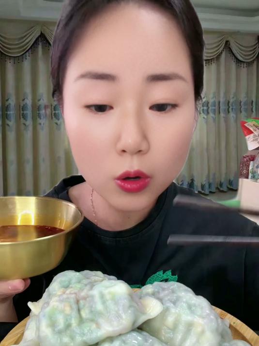 就这大馅饺子,8块8一斤20个,馅大才过瘾