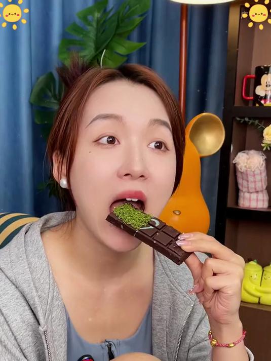 拆开包装惊了！迪拜巧克力里的开心果酱像凝固的阳光