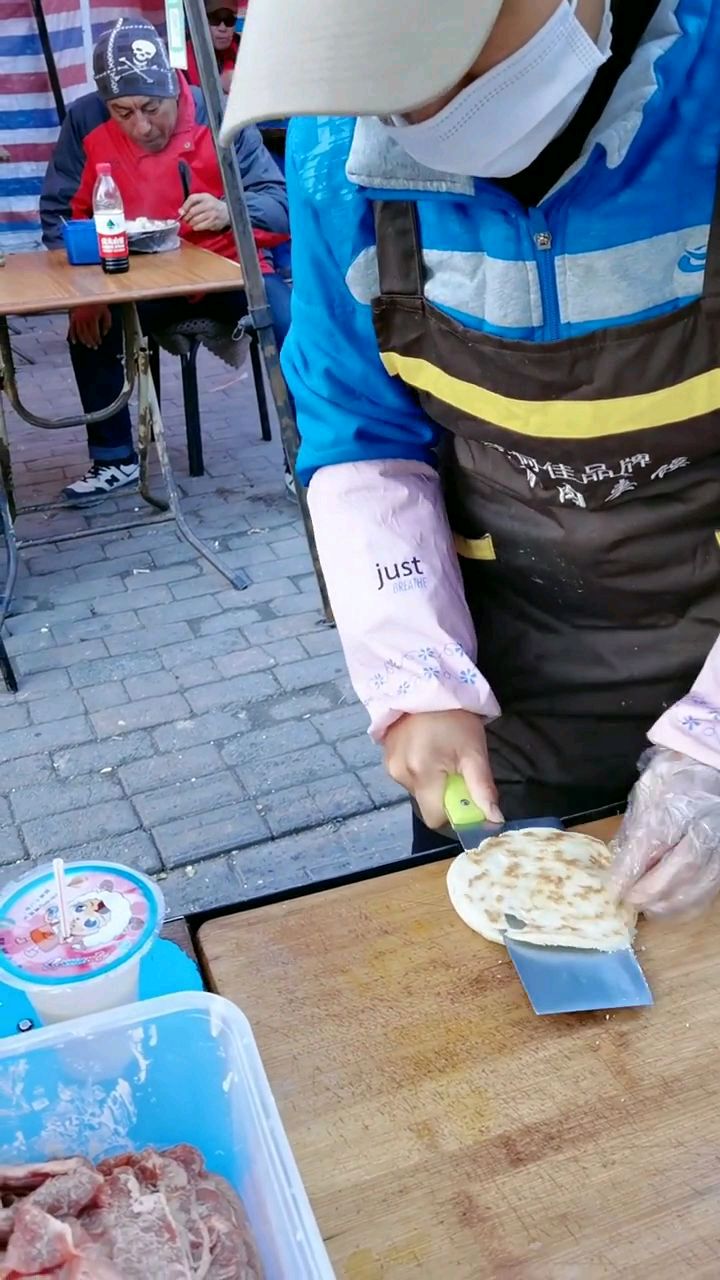 铁板里脊肉夹馍