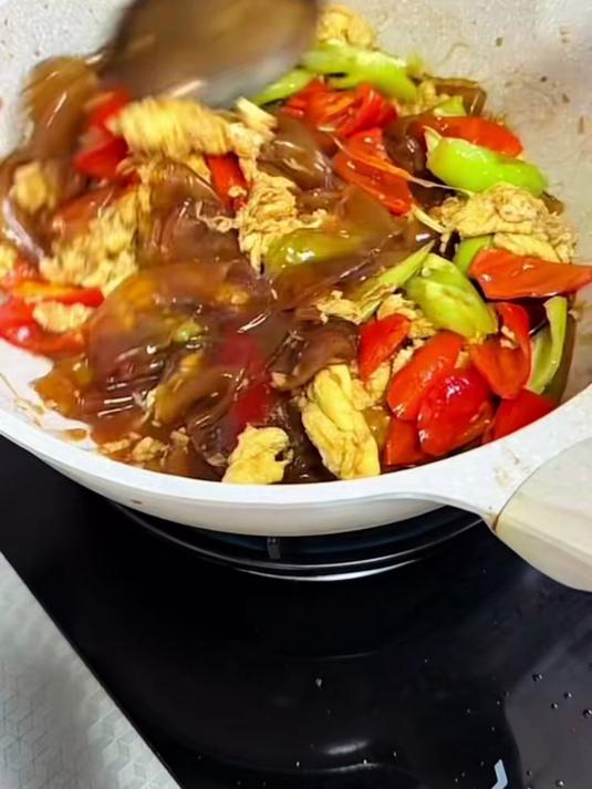 山东特色美食粉皮炒鸡蛋,鸡蛋好吃又下饭,一定要收藏起来试试!