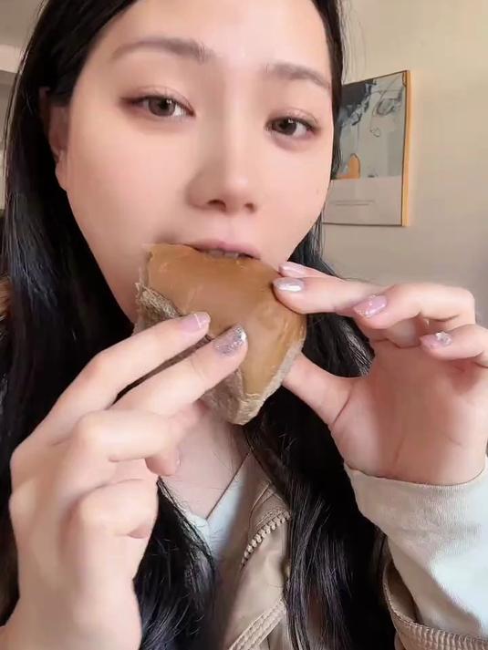 嘴馋好饿的很快,怀孕后我就把早餐主食换成了粗粮养麦面包