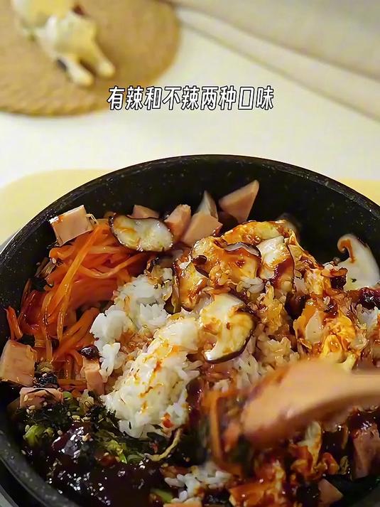 我的猪队友看到我吃石锅拌饭就馋的不行!