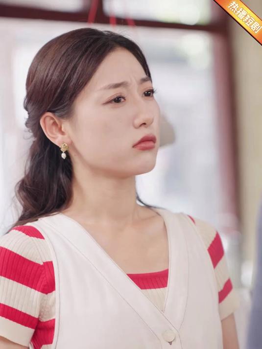 穿越女发明虾丸烤肠,摆摊热销,吸引投资意向