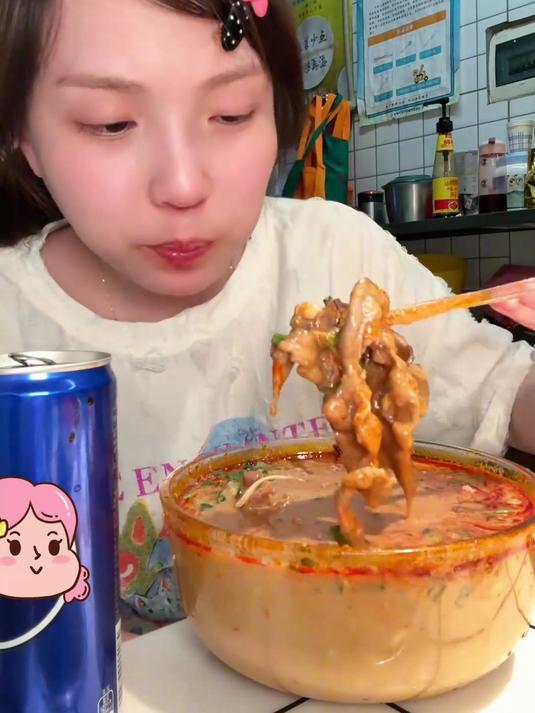 吃辣小菜鸡挑战重庆爆辣火锅！吃到饱要花多少钱