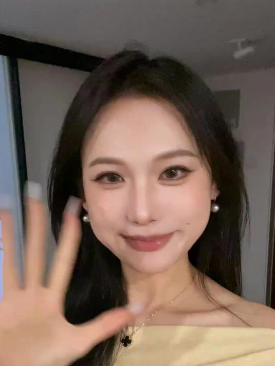 人鱼姬美瞳:梦幻色彩,轻松驾驭各种妆容