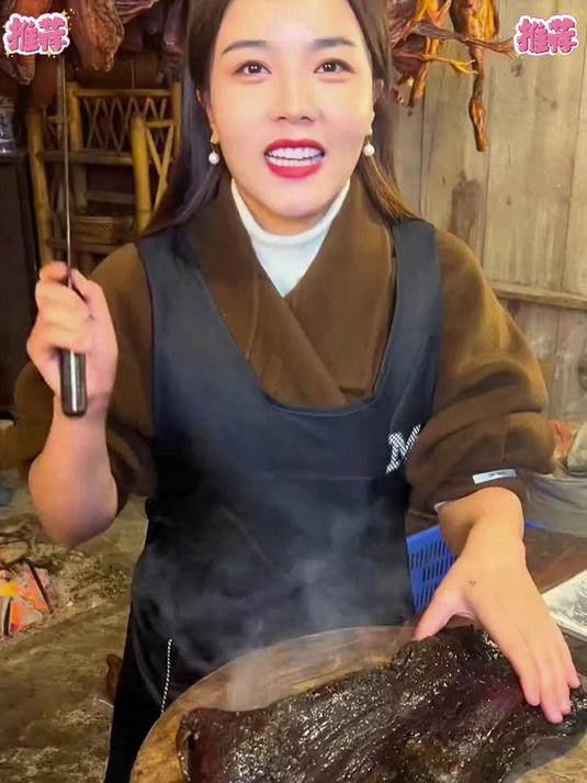 四川烟熏五花腊肉,肥瘦均匀,四川人的年味,熟悉的味道流口水了