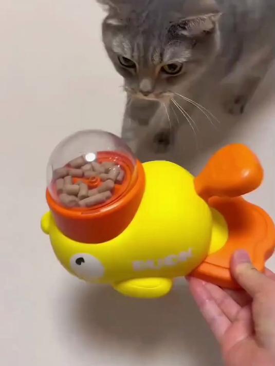 新款小黄鸭喂食器 宠物智能互动投食机