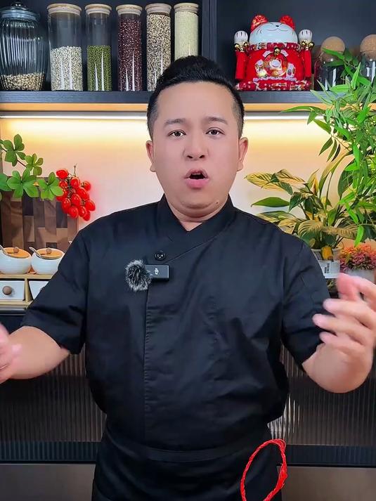 敢信吗?黑豆猪尾汤的香,能把熬大夜的头昏减轻!