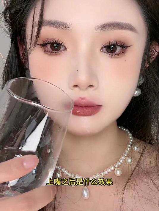 口红不掉色不沾杯，肉桂奶茶色很显白的颜色，无法忽略的高级感