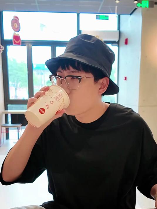 把巨无霸换成汉堡雪糕，男友会有什么反应