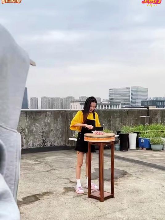 厨房必备的一把好刀,快来看看你的厨房有没有,切菜切肉不在话下