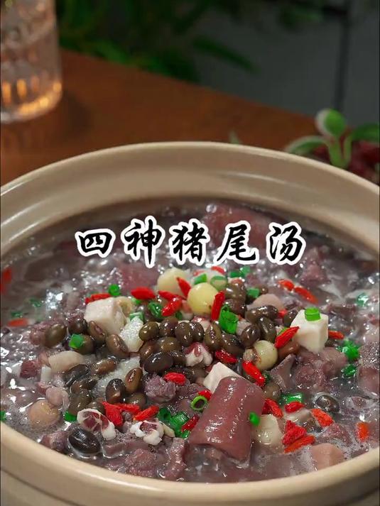 三伏天特别适合给家人炖猪尾汤