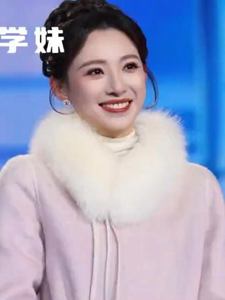 穿上羽绒服的明星跟主持人也好美