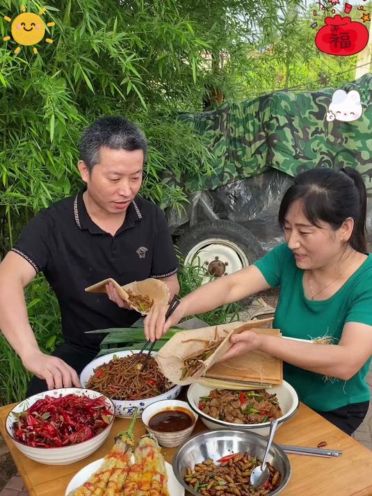 这个粗粮煎饼饱腹贼强热量还低关键是太好吃了一切皆可卷吃起来很有嚼劲很劲道。#粗粮煎饼#