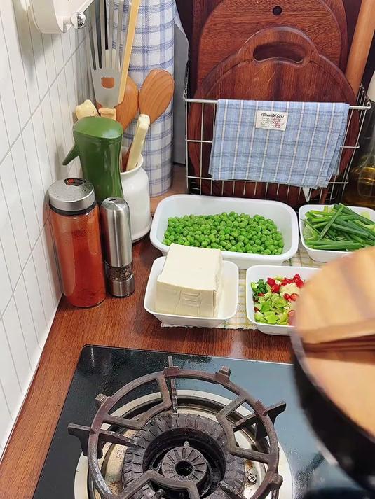 一人食 _ 月薪三千一个人下班吃点啥 今日菜单：豌豆炒牛肉 _ 葱烧豆腐 - 副本