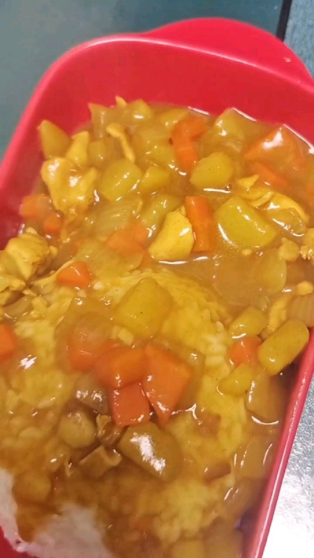 咖喱鸡肉盖饭是你的最爱嘛?