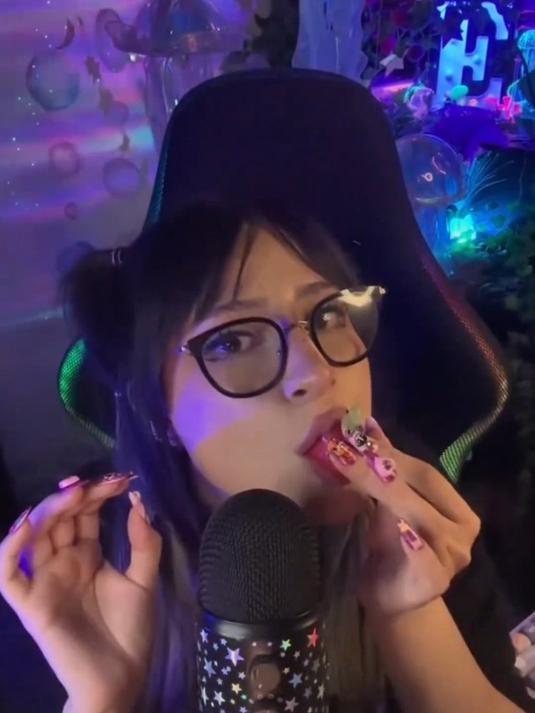 Emma声控助眠 - 模拟食物的声音你更喜欢巧克力还是草莓的声音